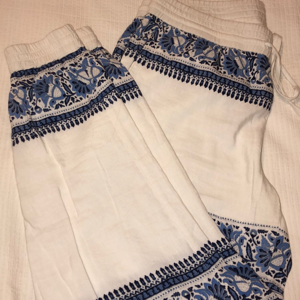 Linen summer pant with elastic. Waist and ankle.